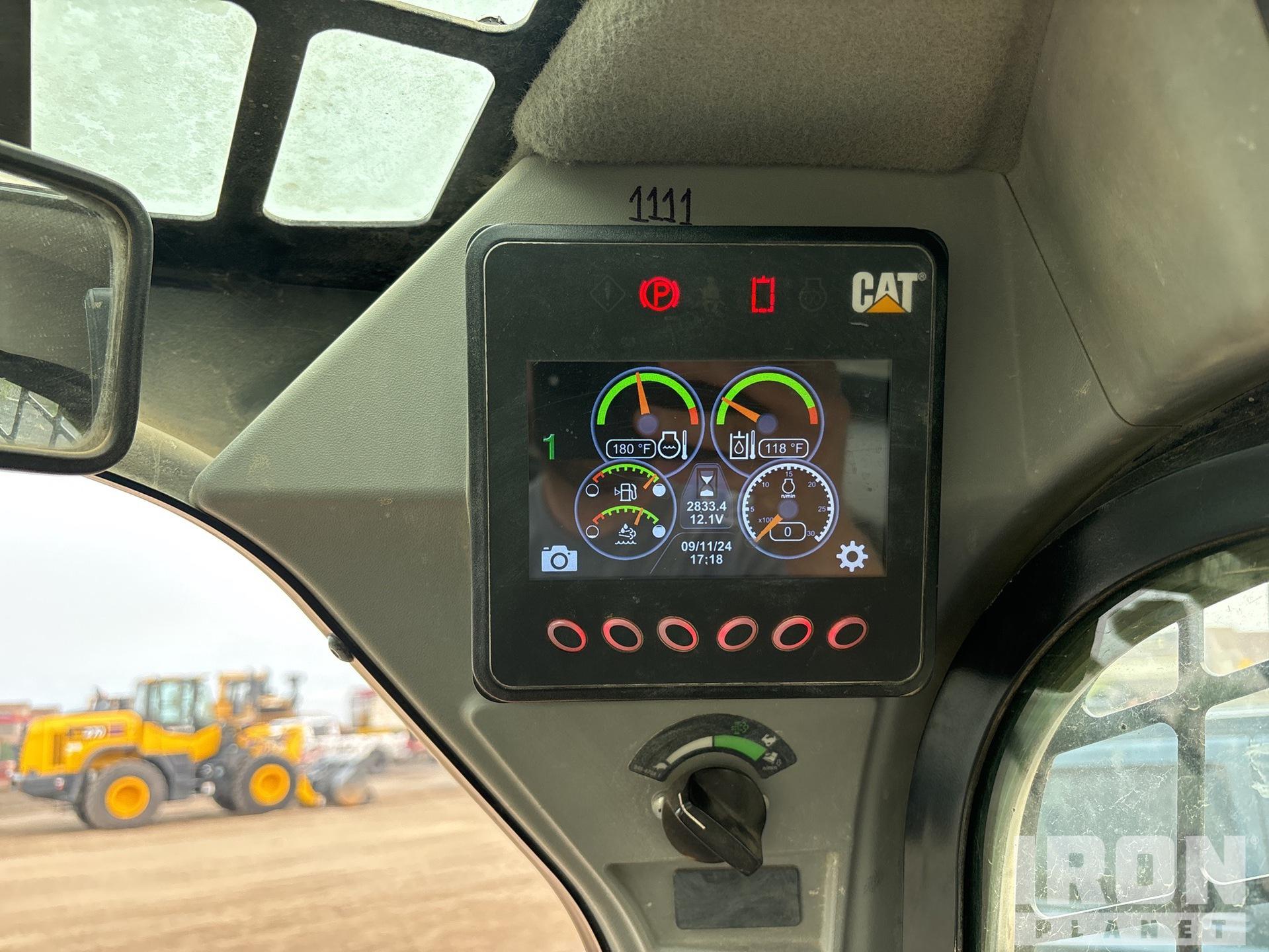 Bobcat T770 vs. CAT 297D